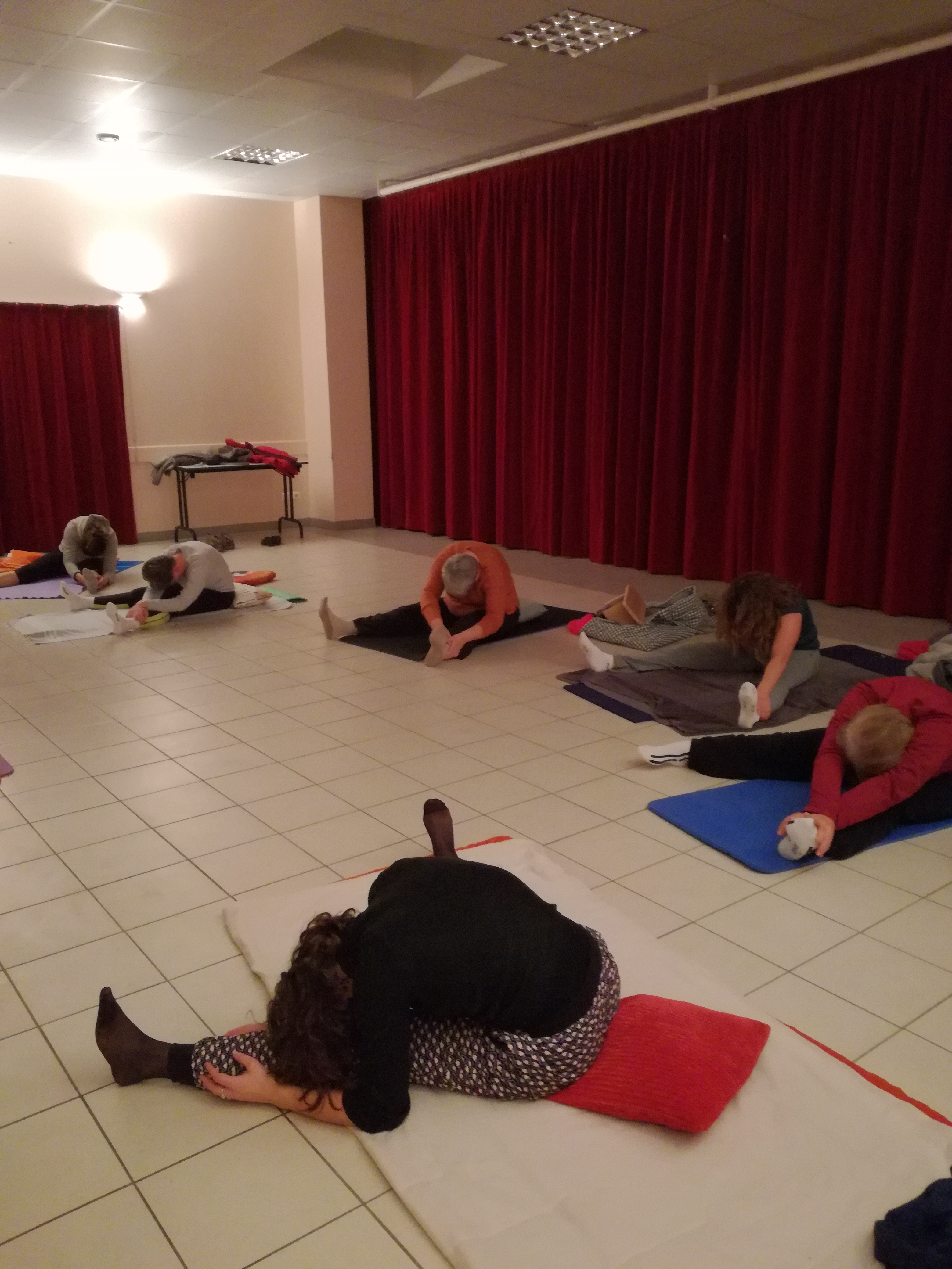 yoga-adulytes-posture-pince-assise